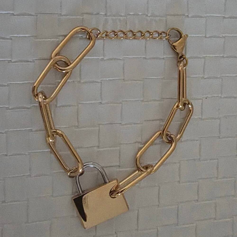 NEW HARPER LACE women's padlock bracelet in gold